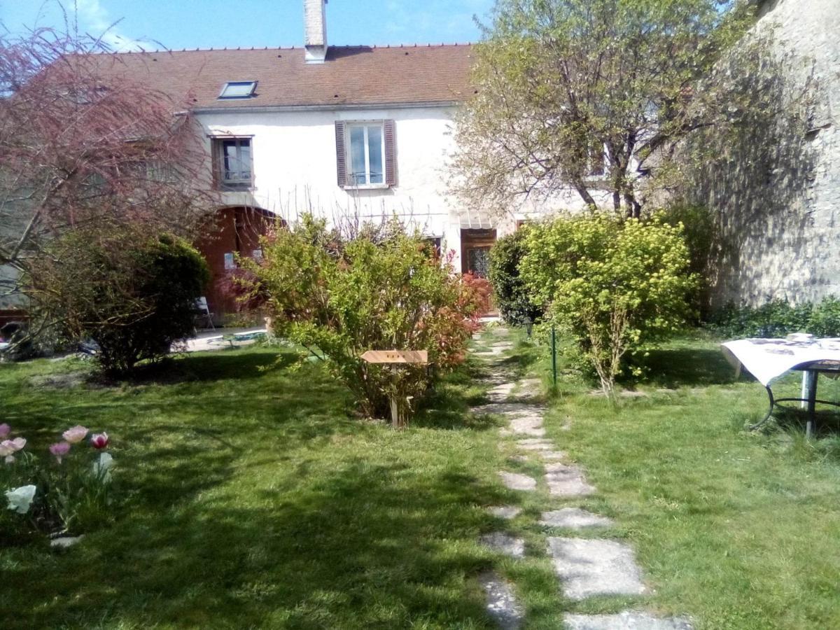 La Grille Fleurie, Chambres D'Hote Chez L'Habitant Arthonnay Eksteriør bilde