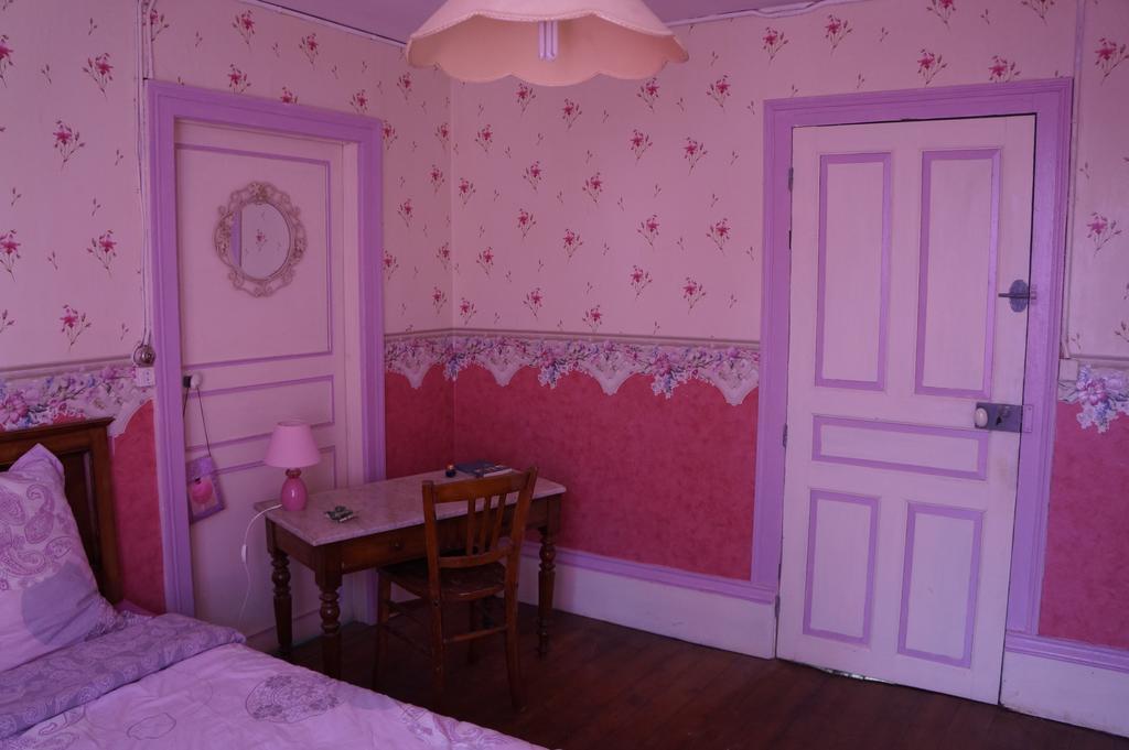 La Grille Fleurie, Chambres D'Hote Chez L'Habitant Arthonnay Eksteriør bilde