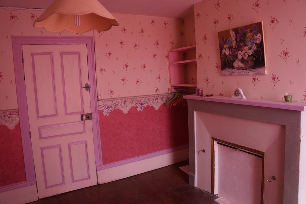 La Grille Fleurie, Chambres D'Hote Chez L'Habitant Arthonnay Eksteriør bilde