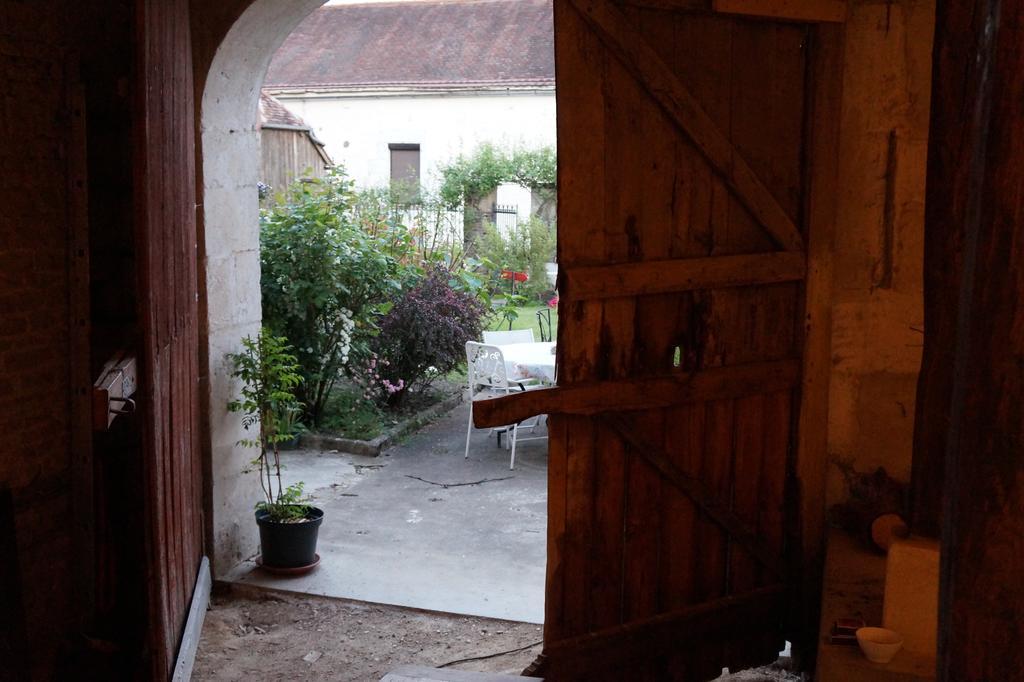 La Grille Fleurie, Chambres D'Hote Chez L'Habitant Arthonnay Eksteriør bilde